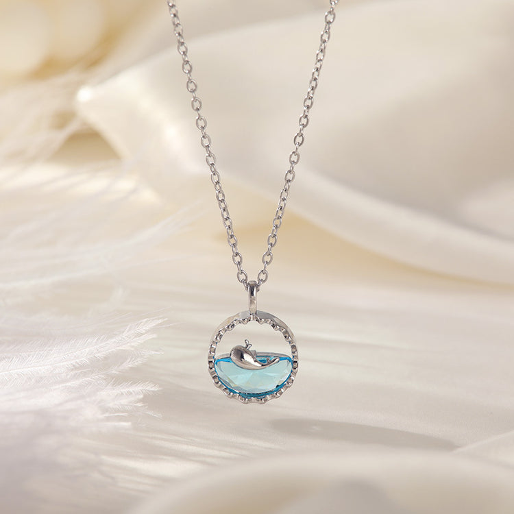 beachfish tail necklace