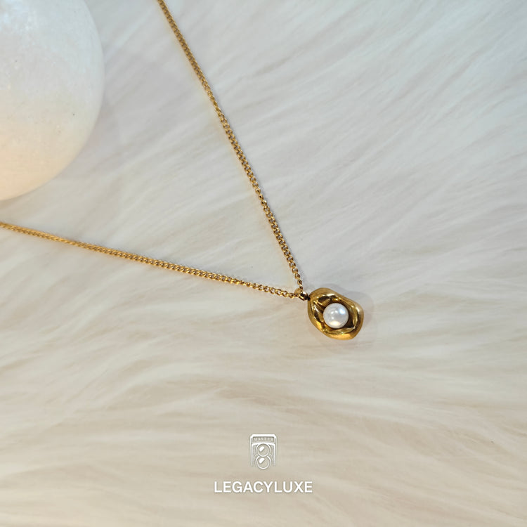 Golden Aura Pearl pendant