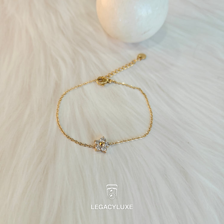 Luxe white flower Delight Bracelet