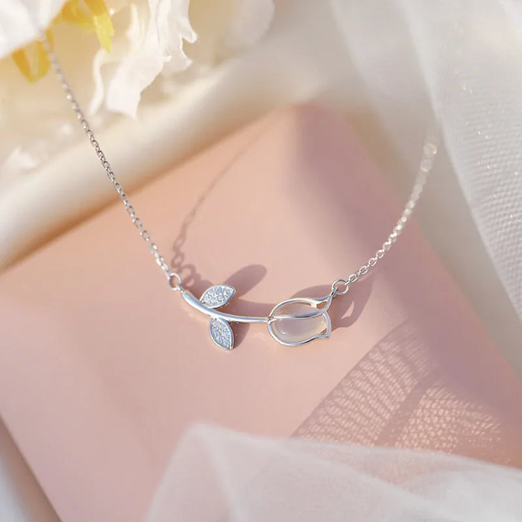 Silver Leaf Shine Necklace