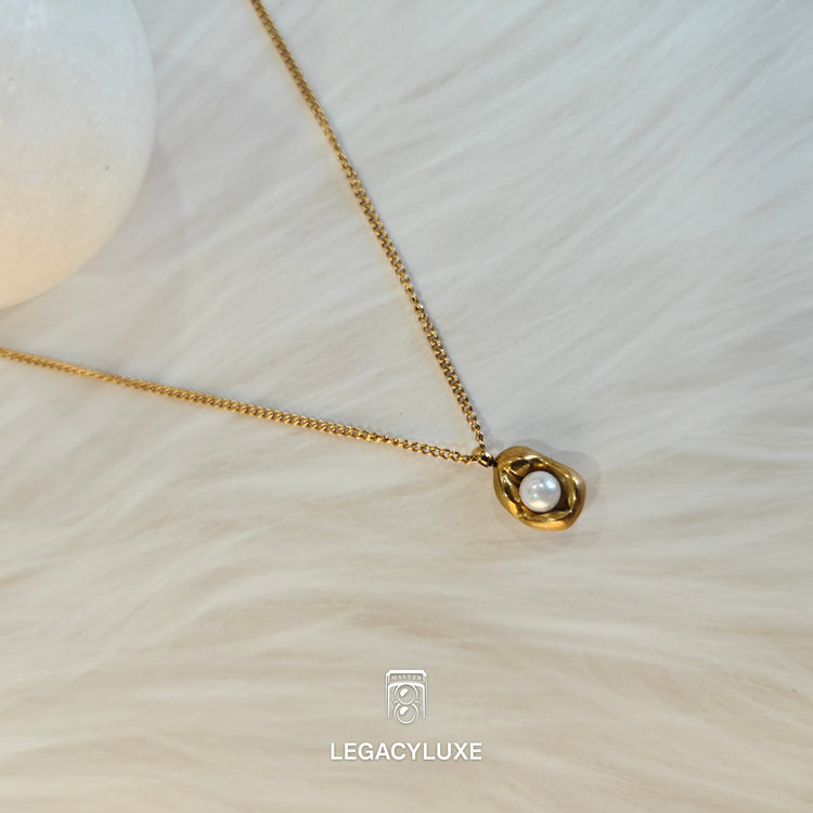 Golden Aura Pearl pendant