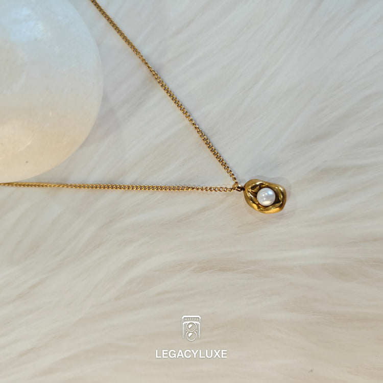 Golden Aura Pearl pendant