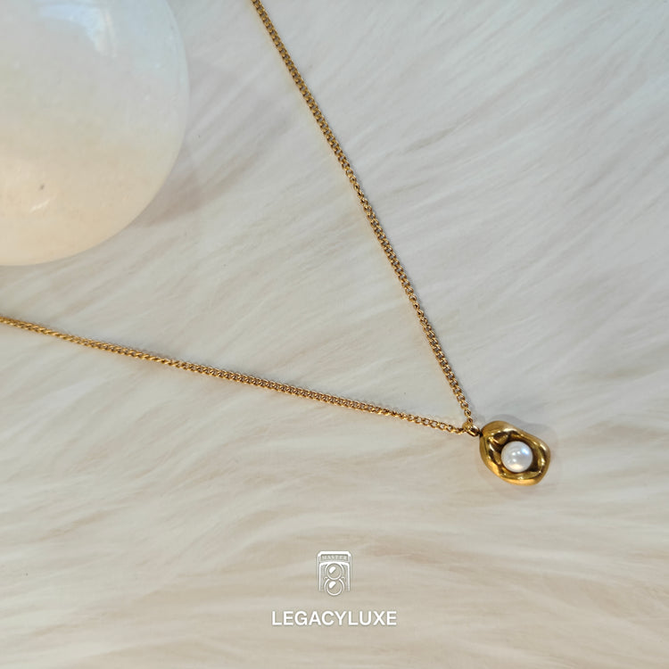 Golden Aura Pearl pendant